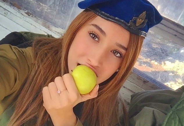 Interneta brīnums: īpaši jauka meitene no Izraēlas armijas