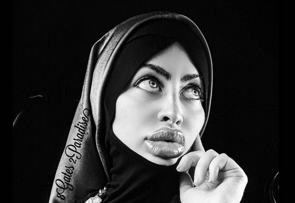 Afgāņu musulmaniete lepojas ar milzīgām silikona lūpām