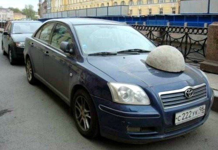 Kā Krievijā cīnās pret 'lopiem', kas parkojas nepareizā vietā