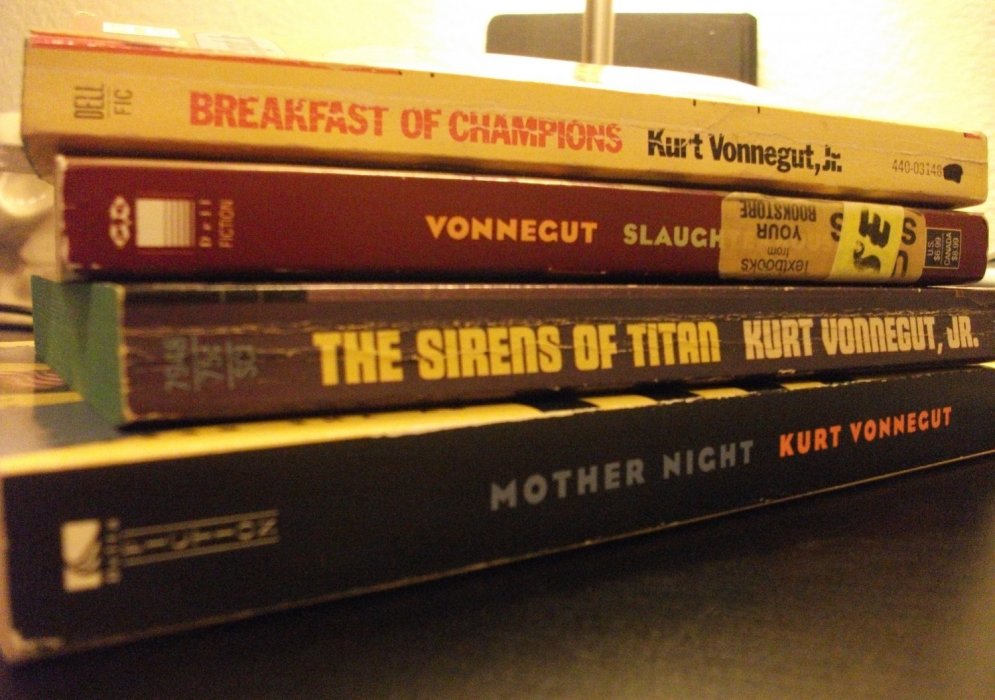 Desmit sarkastiski citāti no Kurta Vonnegūta grāmatām