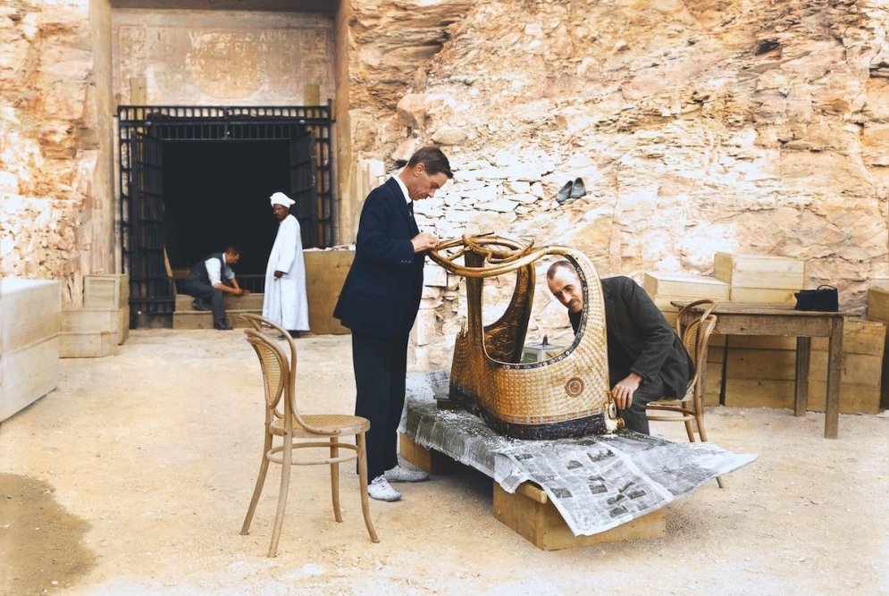 Tutanhamona kapeņu atvēršana – tagad krāsainās bildēs