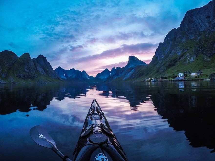 Poļu puisis no kajaka uzņem izcili skaistus Norvēģijas skatus