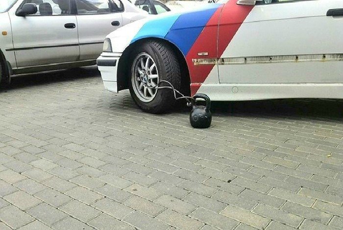 Kā Krievijā cīnās pret 'lopiem', kas parkojas nepareizā vietā