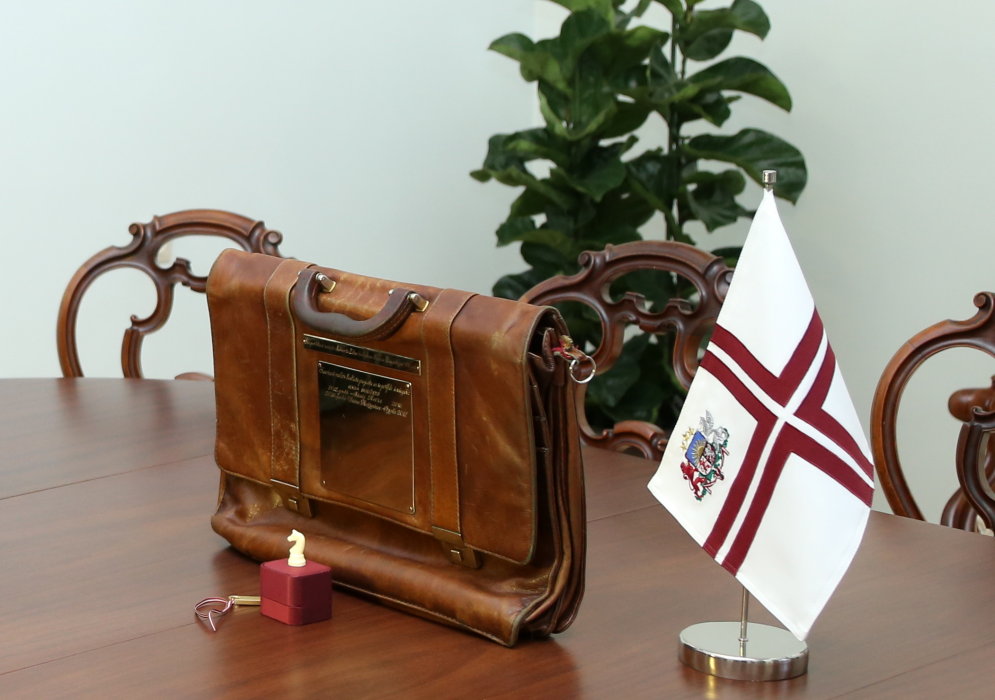 Kā gadu gaitā mainījies Latvijas budžeta portfeļa biezums