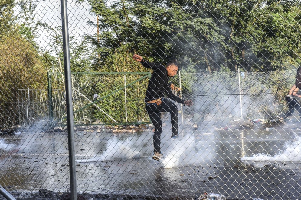 Слезы против водометов. 30 главных фото про попытку прорыва венгерской границы