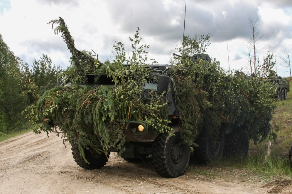 Как войска НАТО прячутся в латвийских лесах