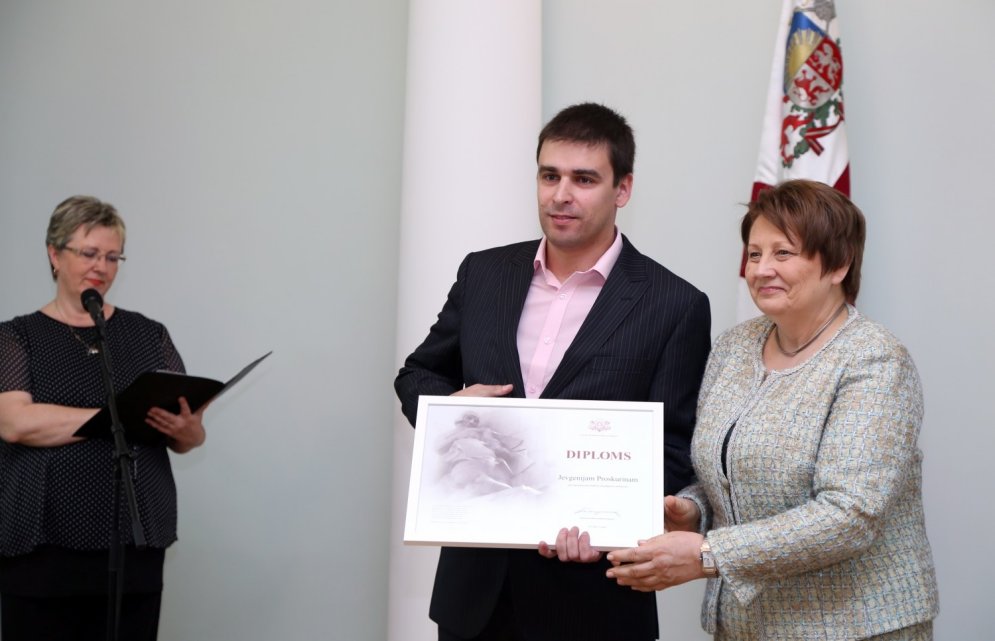 Латвийские олимпиадники и их учителя получили дипломы и премии