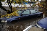 Lietavu izraisīto plūdu un zemes noslīdējuma dēļ slēgti ceļi pie Ogres un Sabiles