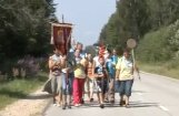 Video: Simtiem svētceļnieku dodas uz Aglonu