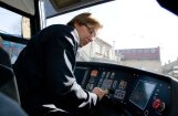 Ušakovs rosina arī skolēniem bezmaksas braukšanu Rīgas transportā; šogad tas prasīs pusmiljonu latu