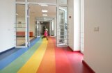 Dombrovska solīto 23 miljonu latu pirmsskolas pedagogu algām pašvaldībām nākamgad nebūs, tā vietā - pieskatīšanas pabalsti