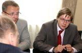 Žurnāls: Ušakova ārstēšanos Berlīnē ar ceturtdaļmiljonu eiro garantējis padomnieks Teilāns