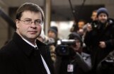Suņi rej, bet Dombrovskis iet tālāk: 'valdības gala' neveiksmīgie pareģojumi