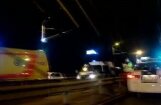 Policisti noceļ kārtējo Vanšu tilta vantīs kāpēju (video)