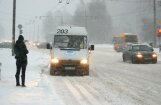 Rīgas 'mikriņi' nespēj nodrošināt braukšanas maksas atlaides cilvēkiem ar invaliditāti