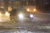 Rīgas šoferi stipras snigšanas laikā sabiedriskajā transportā varēs braukt par brīvu