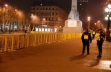 16.marts Rīgā: pie Brīvības pieminekļa barjeras, policija gatavībā