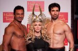 Vaska Madonna ar muskuļotiem vīriem