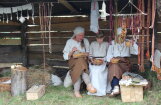 Fotoreportāža: Tērvetē rekonstruē senlaiku rituālus un ikdienu