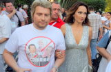 Baskovs Jūrmalā provocē ar uzrakstu uz T-krekla