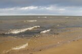 Vides uzraugi skaidros, vai Mellužos jūrā ietekošais ūdens ir bīstams