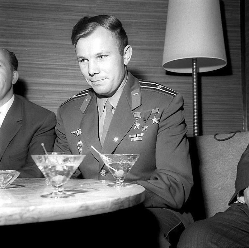 Юрию Гагарину - 81! Его трогательное письмо домой. Его живые домашние фото