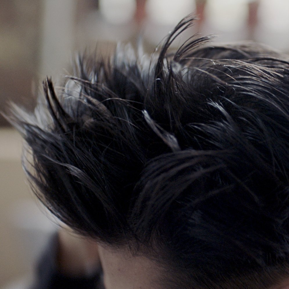 21. gadsimta rokenrols – vīri ar gariem matiem iekļaujas īso matu spēlē
