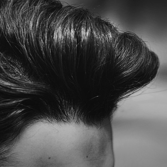 21. gadsimta rokenrols – vīri ar gariem matiem iekļaujas īso matu spēlē