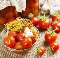 Как приготовить помидоры в томатном соке на зиму