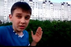 ВИДЕО: 13-летний белорусский школьник нашел во дворе коноплю и растрогал интернет