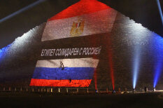 Пирамиду Хеопса осветили флагами стран, граждане которых погибли в терактах