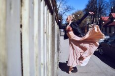Neticami skaisti foto: Balets iznāk Rīgas ielās