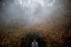 Atklāts ieskats nelegālu ogļu raktuvju darba dienā Bosnijā