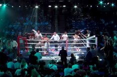 Video: Kautiņš pēc cīņas - bokseri saplūcas pēc tiesnešu lēmuma