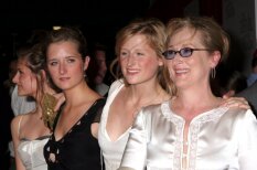 Merila Strīpa un trīs viņas meitas – līdzīgas kā ūdens lāses