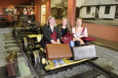 Iepazīstot dzelzceļa vēsturi, Cēsu ģimene divās nedēļās pieveic 5000 km apkārt Latvijai