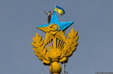 Как снять украинский флаг с московской высотки? Во-первых, сделай селфи...