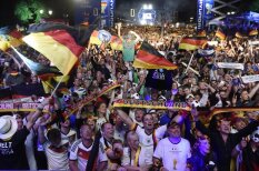 Starojoši Vācijas fani svin uzvaru