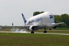 Airbus Beluga — вычурный самолет, который возит другие самолеты (вертолеты, картины)