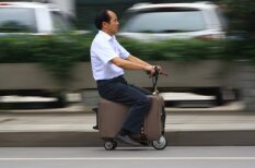 Китаец превратил чемодан в электроскутер