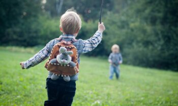 Gultiņas, lelles un rotaļlaukumi – PTAC konstatē neatbilstības bērnu precēs