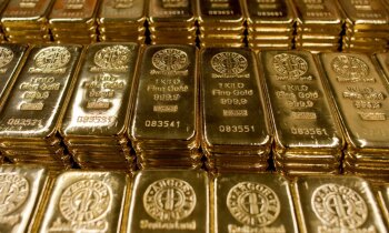 Centrālās bankas pirmo reizi desmit gadu laikā pārdod zeltu