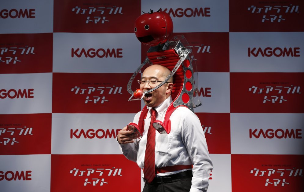 Apķērīgs japānis izgatavo tomātu robotu - palīgu maratonistiem