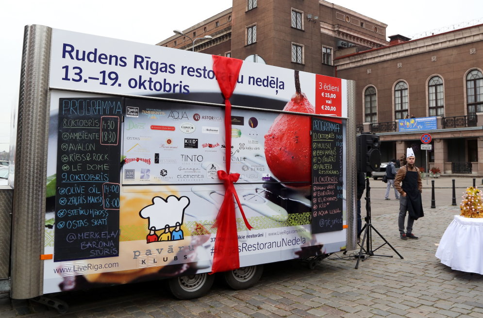 В Риге появился фургончик, дающий бесплатную еду (+график и места стоянки)