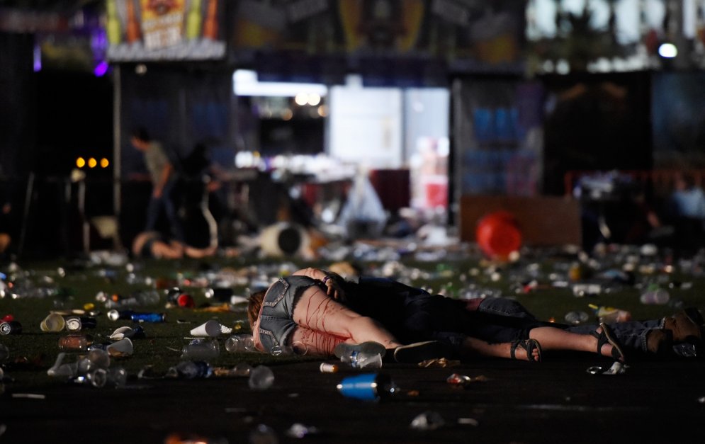 Нам жаль, Лас-Вегас :(. 15 ужасных ФОТО из эпицентра самой кровавой бойни в США