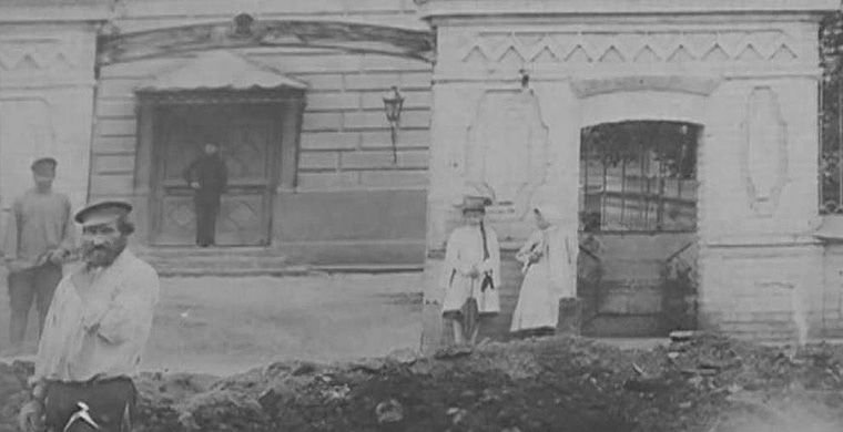 Сибирский фантом: на фото начала ХХ века нашли девочку-привидение