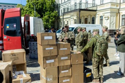 ФОТО. Гуманитарный конвой доставил в Киев пожертвования из Латвии