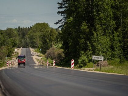 ФОТО: Продолжаются строительные работы на региональном шоссе Мадона-Гулбене