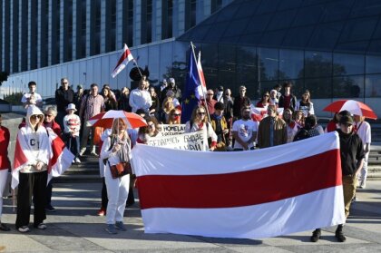 ФОТО. "Годовщина фальшивых выборов": шествие белорусской общины в Риге