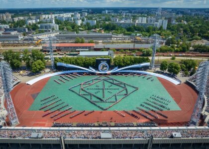 Алкоголь на стенах и повреждения от беготни на каблуках. Стадион Daugava подсчитывает ущерб, нанесенный танцорами